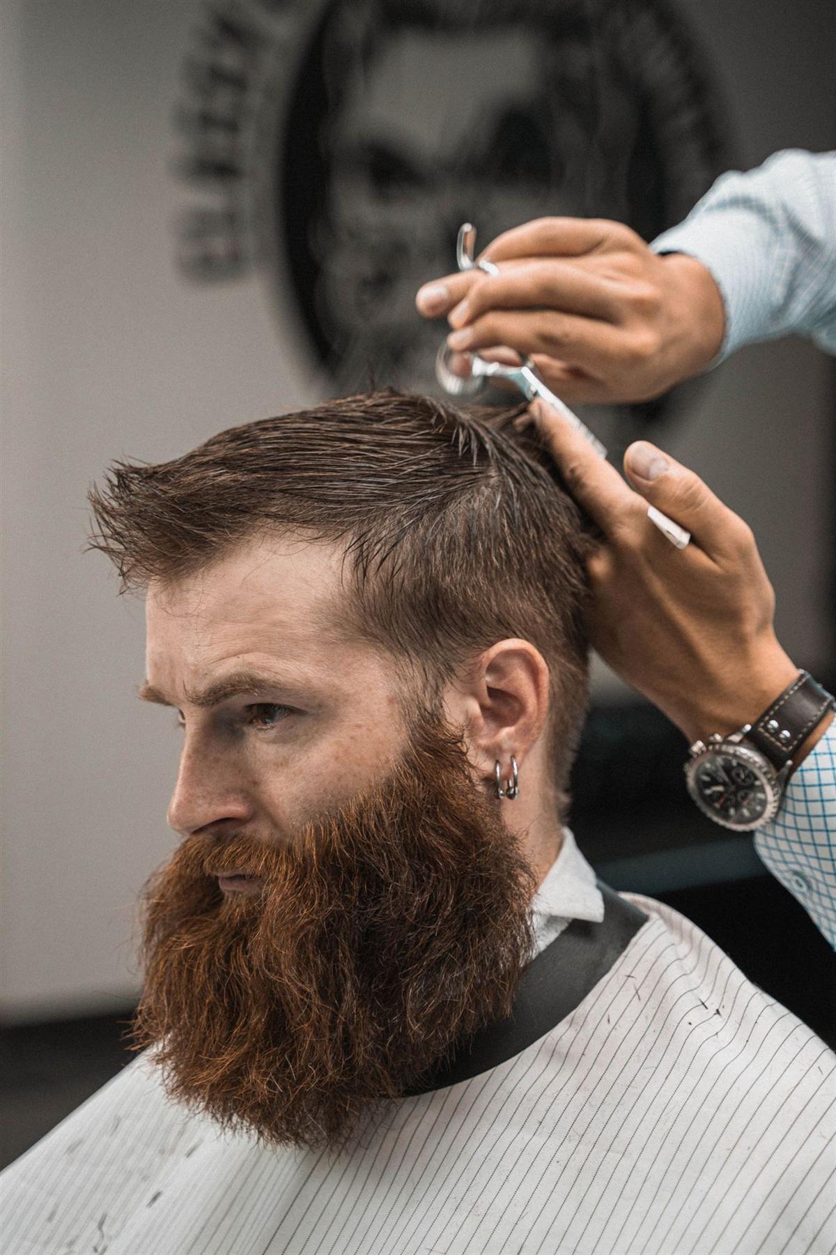 Coupe de cheveux et entretien de barbe pour homme