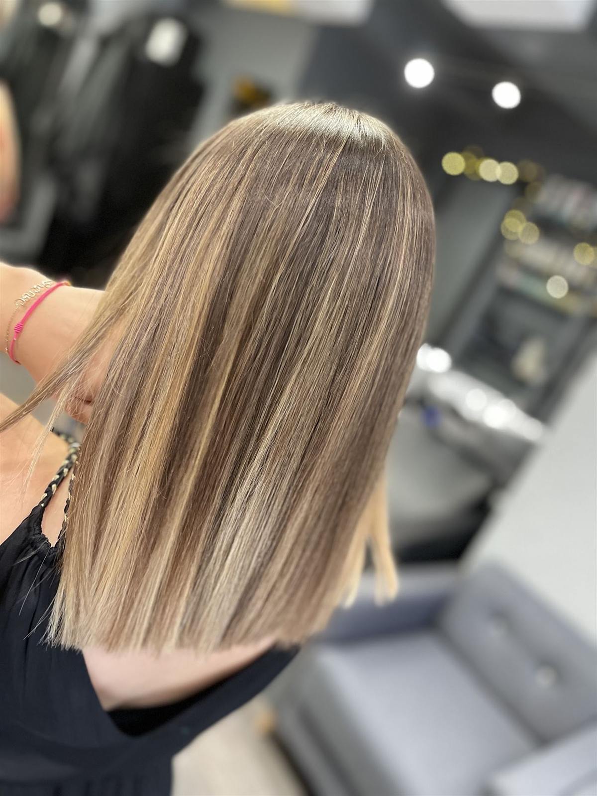Balayage blond naturel sur carré mi-long, réalisé au salon LC Coiffure & Co à Forcalquier